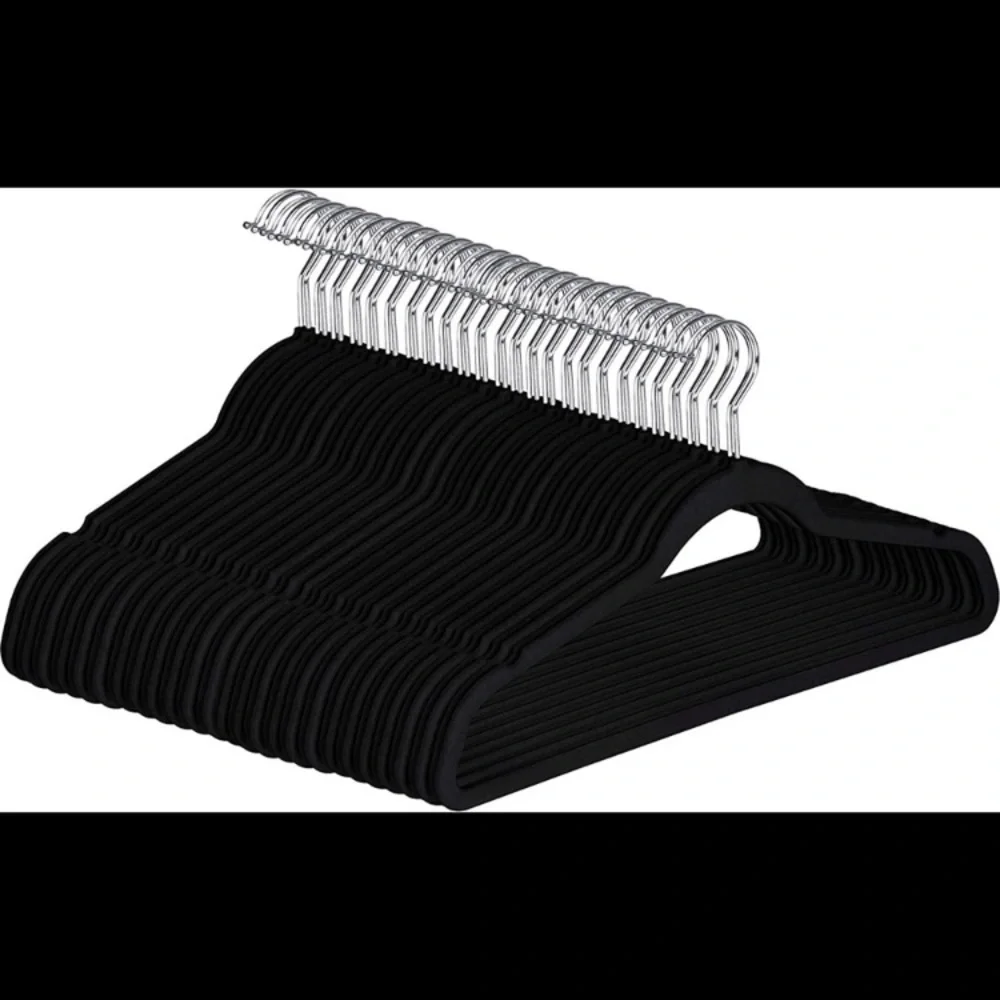 30 Count Velvet Space Saving Hangers O/S Like New Home Storage Organization